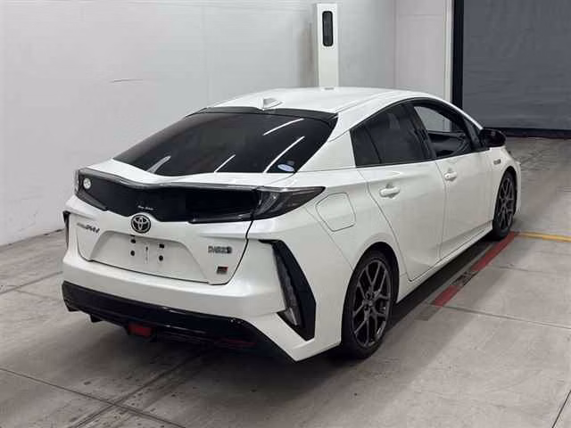 TOYOTA PRIUS PHV