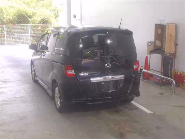 HONDA FREED SPIKE
