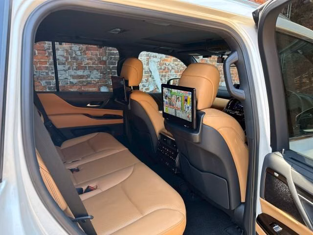 LEXUS LX600