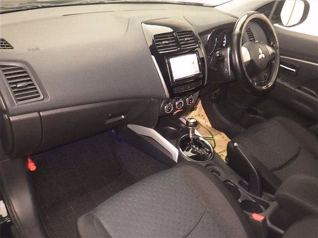MITSUBISHI RVR