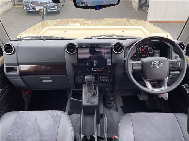 TOYOTA LAND CRUISER