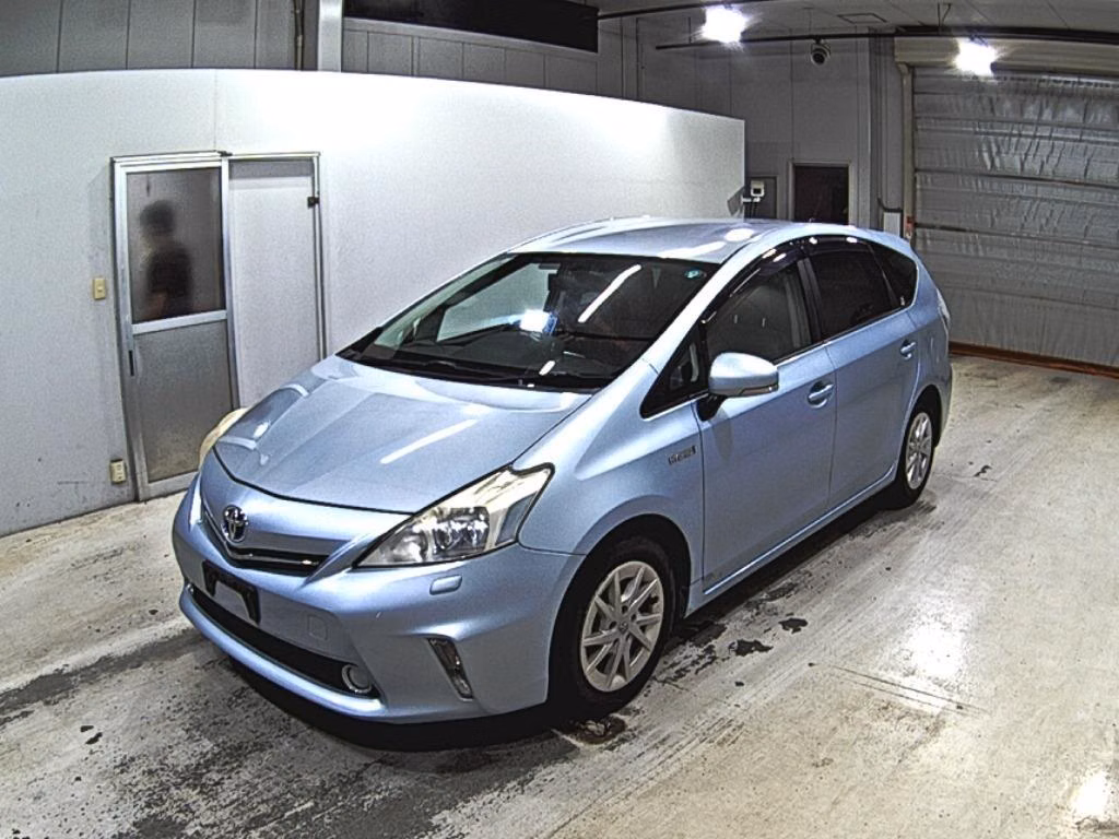 TOYOTA PRIUS ALPHA