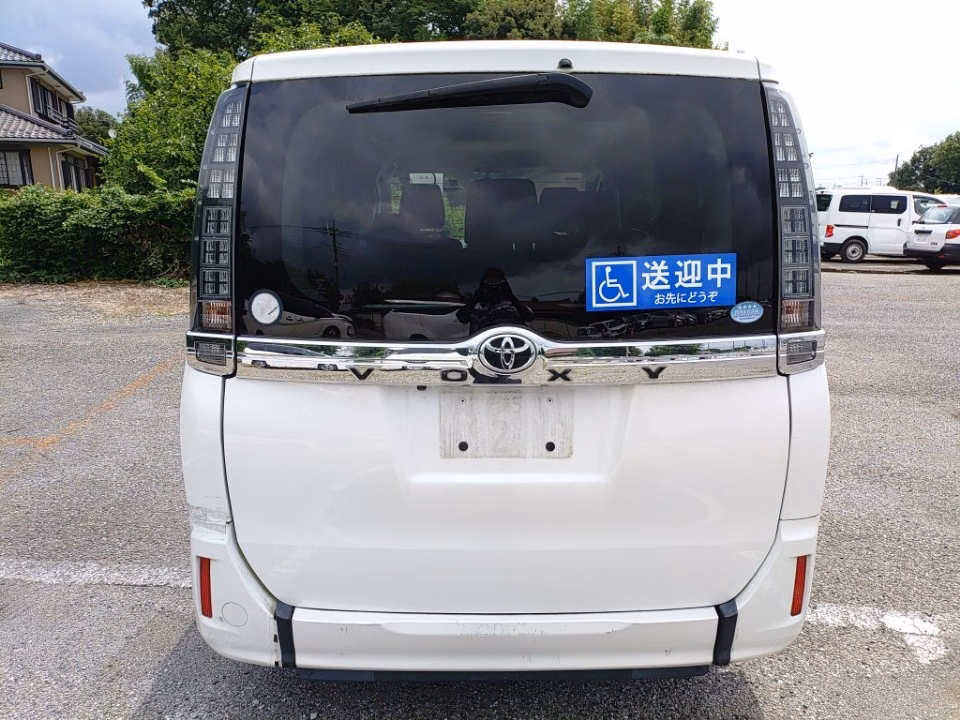 TOYOTA VOXY