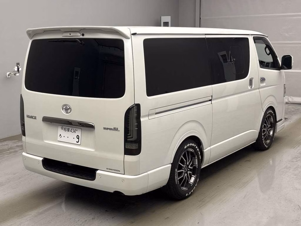 TOYOTA REGIUS ACE