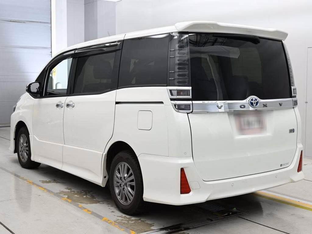 TOYOTA VOXY