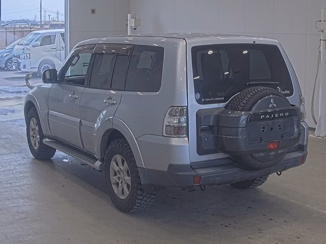 MITSUBISHI PAJERO