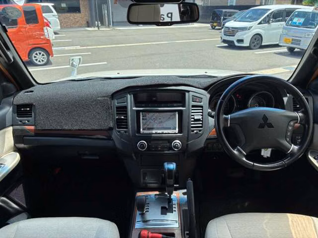 MITSUBISHI PAJERO