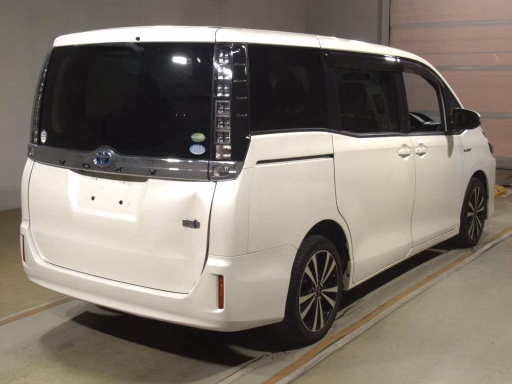 TOYOTA VOXY