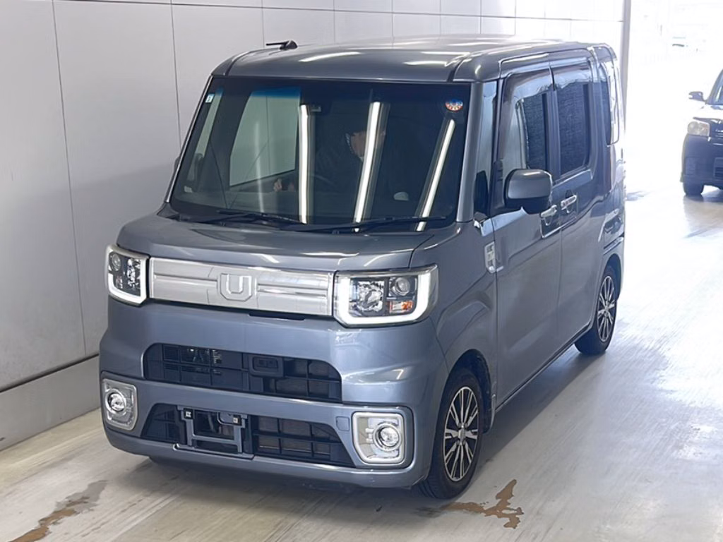 DAIHATSU WAKE
