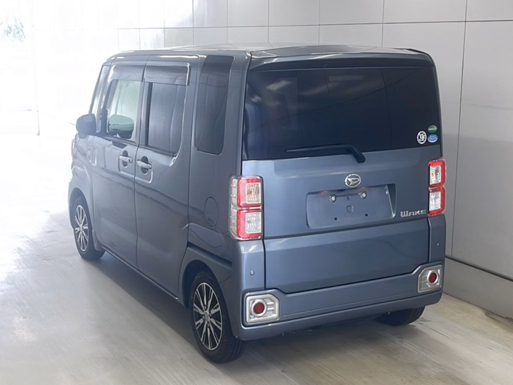 DAIHATSU WAKE