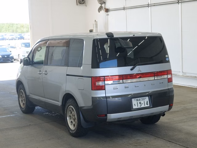 MITSUBISHI DELICA D:5