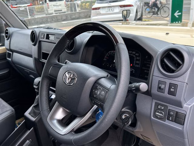 TOYOTA LAND CRUISER