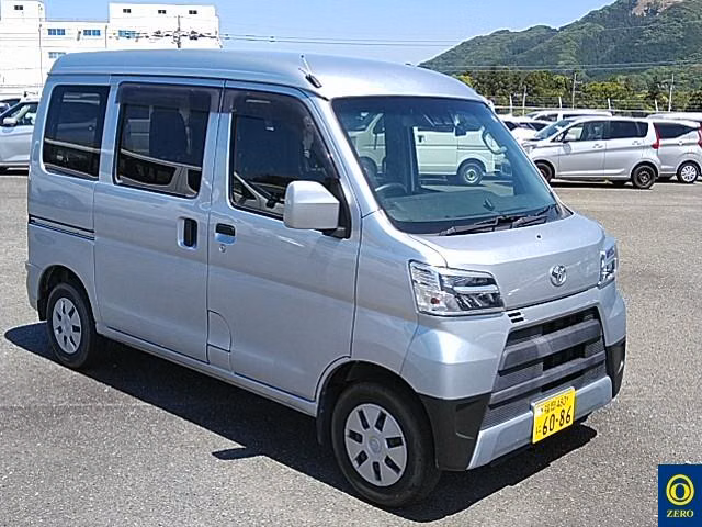 TOYOTA PIXIS VAN