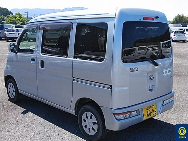 TOYOTA PIXIS VAN