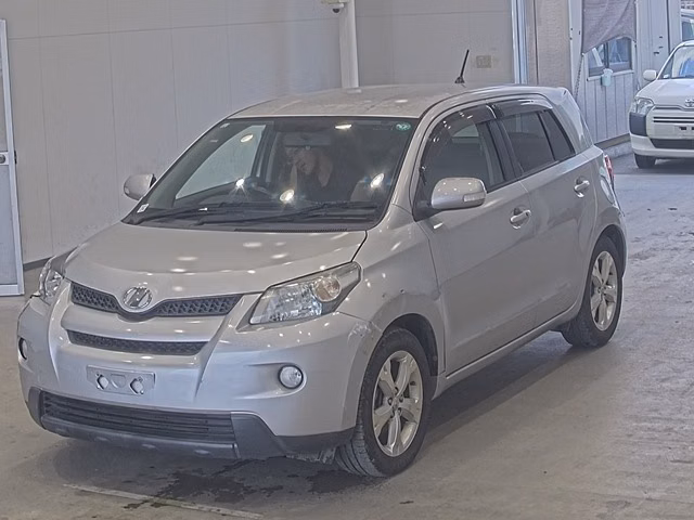 TOYOTA IST
