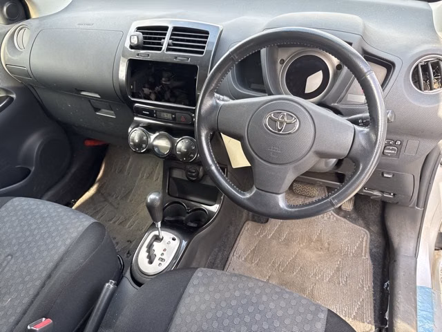 TOYOTA IST