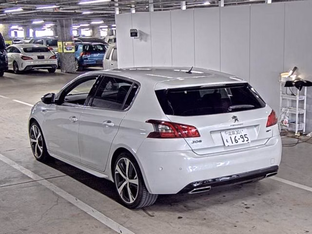 PEUGEOT 308