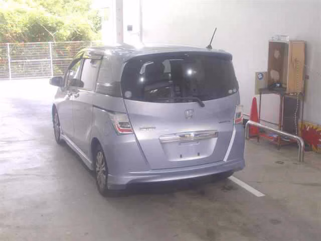 HONDA FREED SPIKE