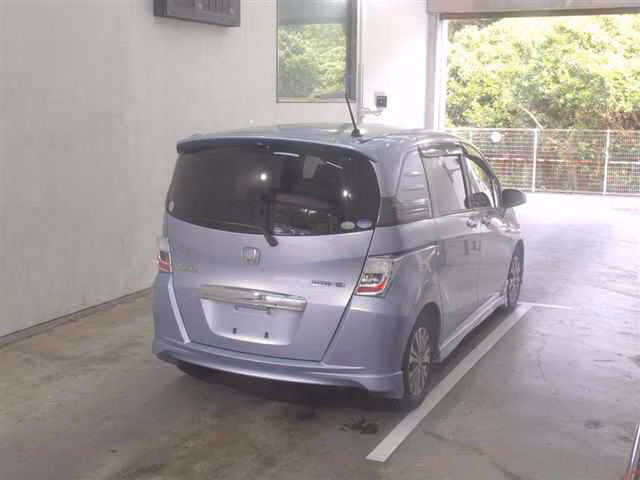 HONDA FREED SPIKE