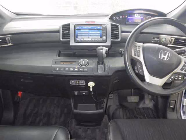 HONDA FREED SPIKE