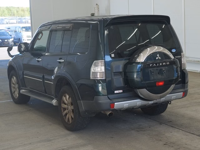 MITSUBISHI PAJERO