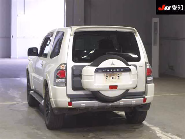 MITSUBISHI PAJERO