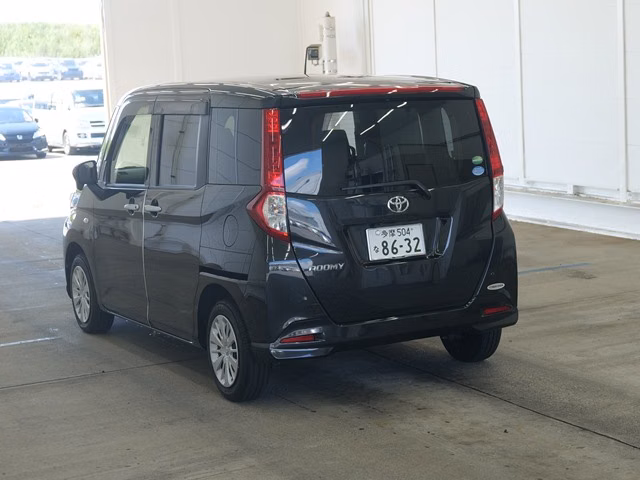 TOYOTA ROOMY