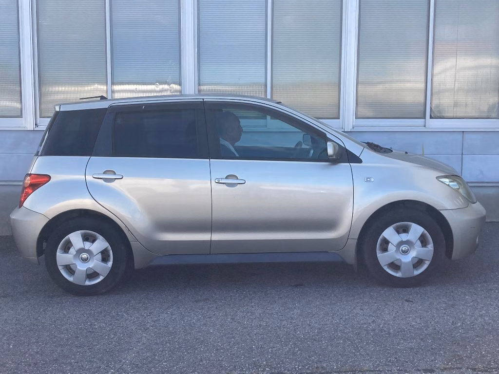 TOYOTA IST