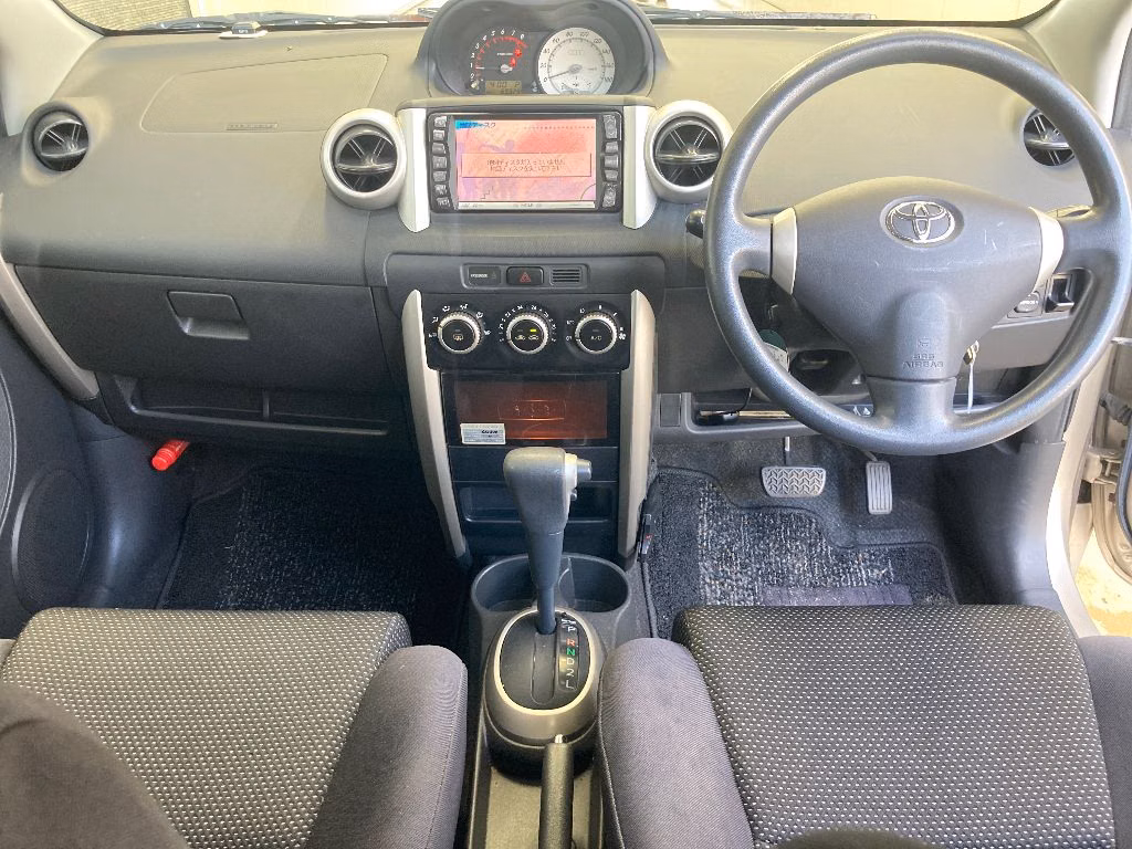 TOYOTA IST