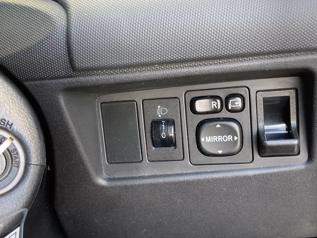 TOYOTA IST
