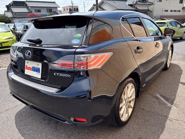 LEXUS CT200H