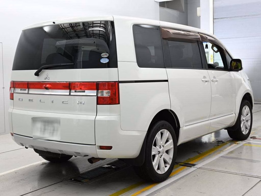 MITSUBISHI DELICA D:5