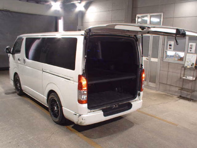 TOYOTA REGIUS ACE