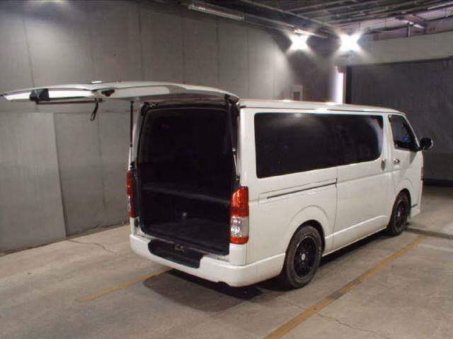 TOYOTA REGIUS ACE