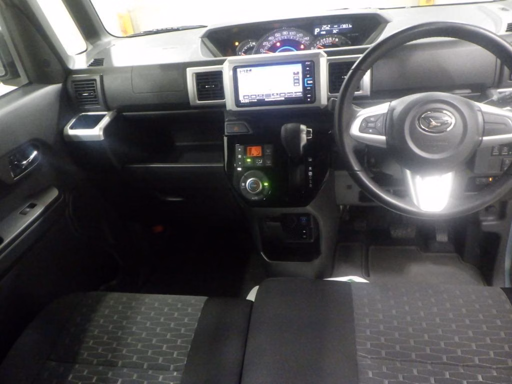 DAIHATSU WAKE