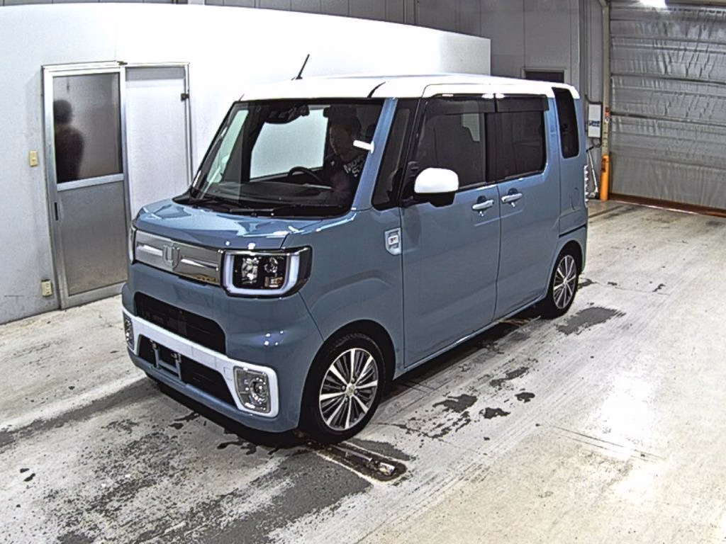 DAIHATSU WAKE