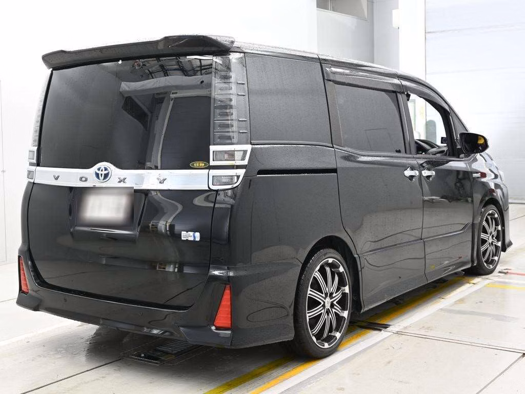 TOYOTA VOXY
