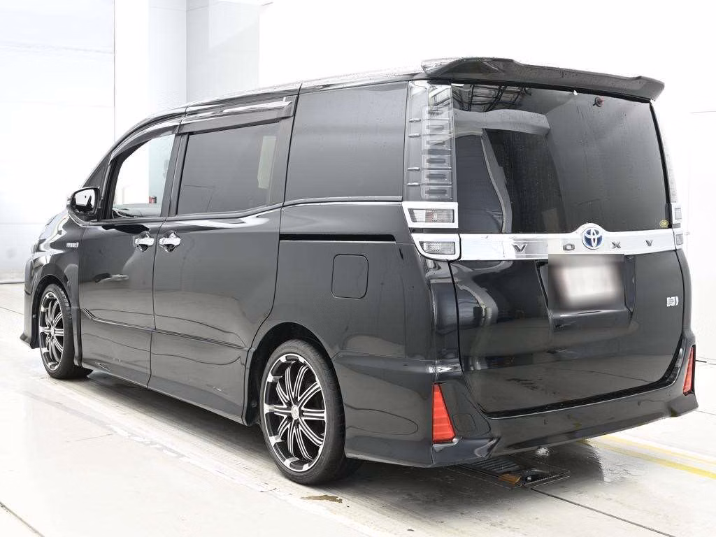 TOYOTA VOXY