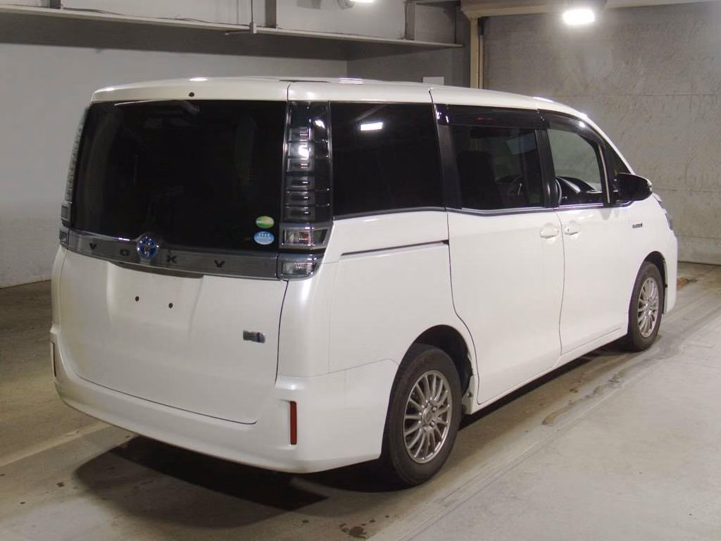 TOYOTA VOXY