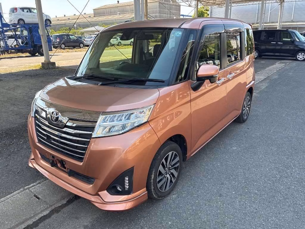 TOYOTA ROOMY