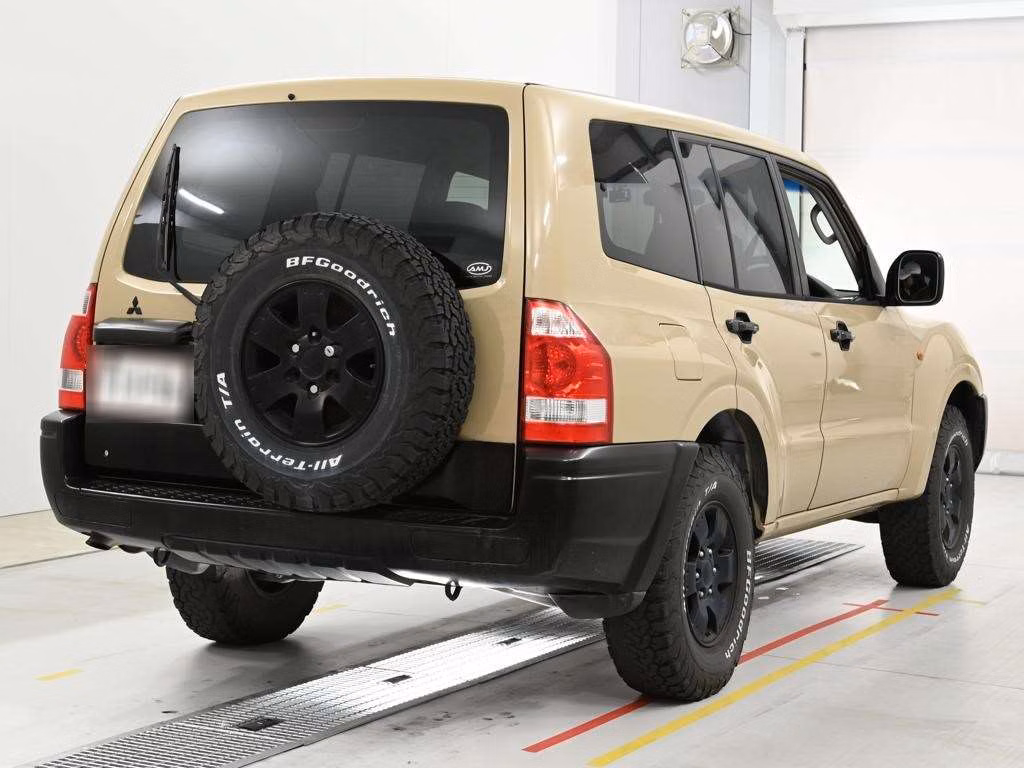 MITSUBISHI PAJERO