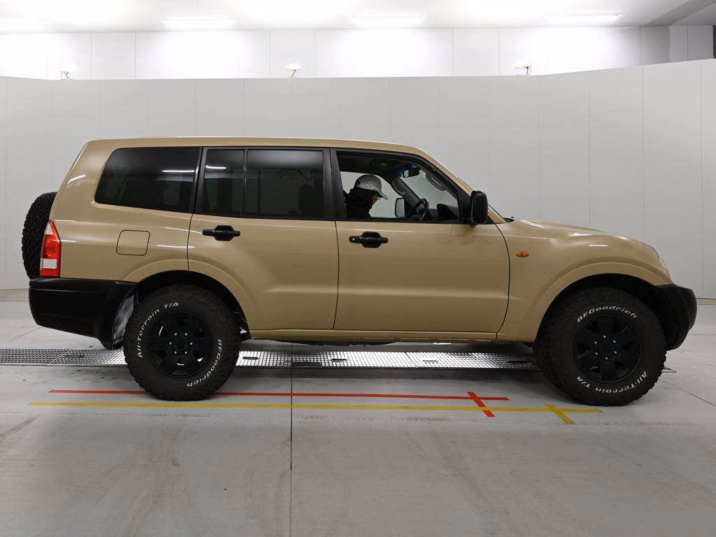 MITSUBISHI PAJERO