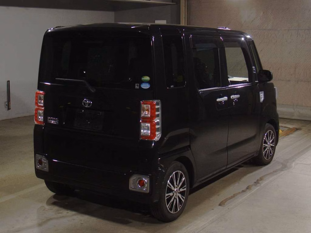 TOYOTA PIXIS MEGA
