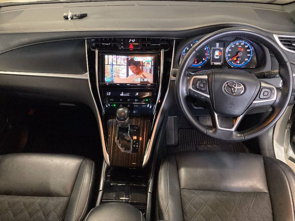TOYOTA HARRIER