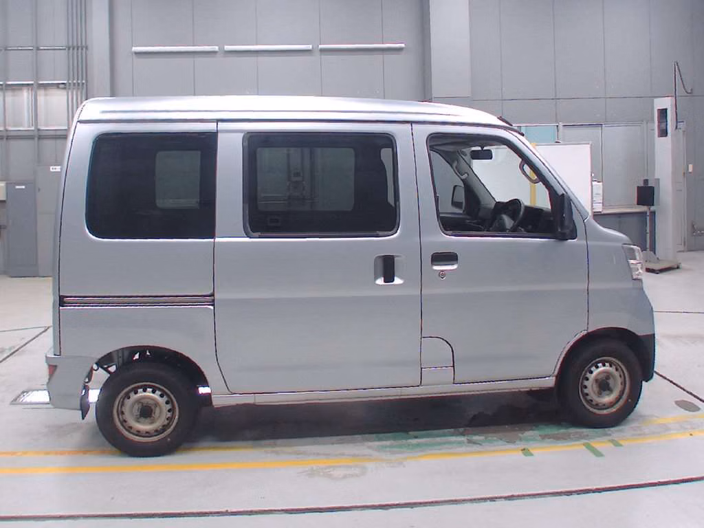 TOYOTA PIXIS VAN