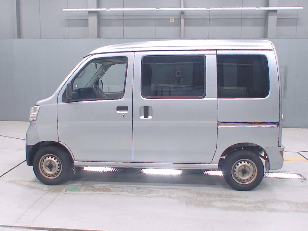 TOYOTA PIXIS VAN
