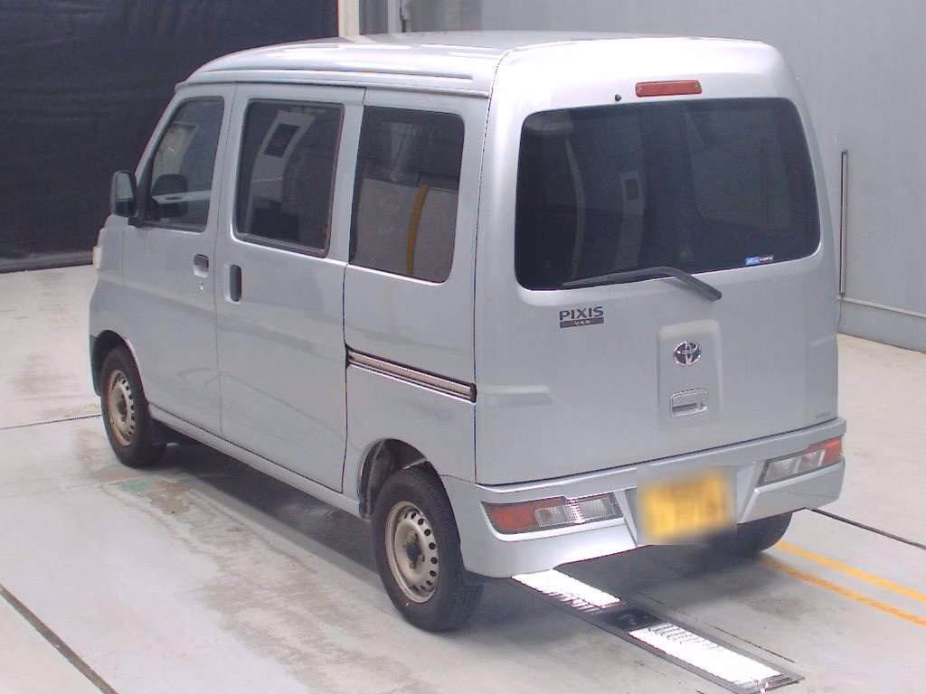 TOYOTA PIXIS VAN