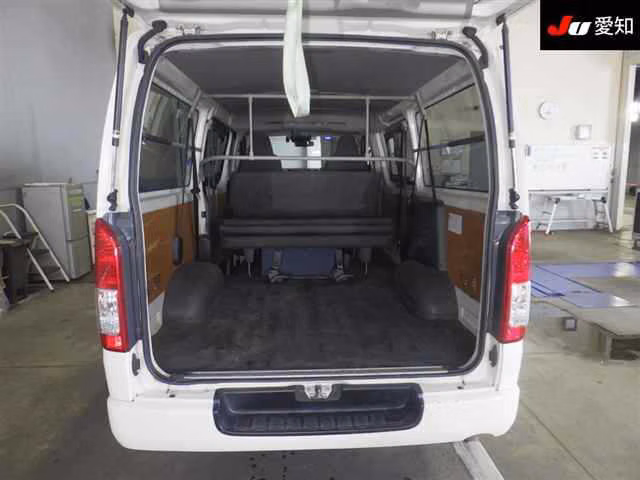 TOYOTA REGIUS ACE