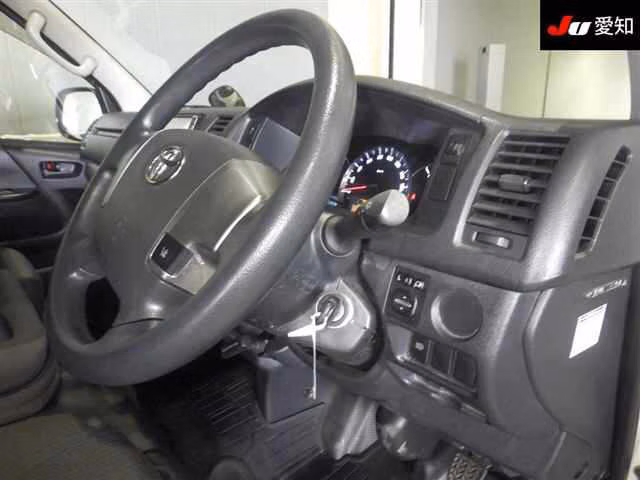 TOYOTA REGIUS ACE