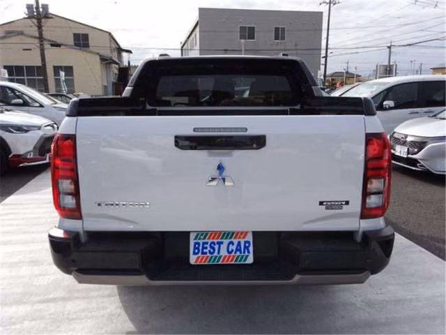 MITSUBISHI TRITON